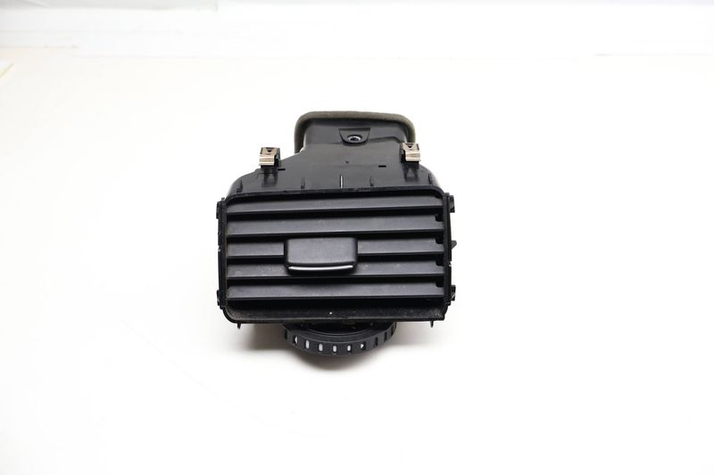 Dash Air Vent 7P1819703A — Used (SKU 720088)