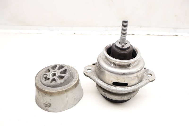 Engine / Motor Mount 7P6199131 — Used (SKU 613030)
