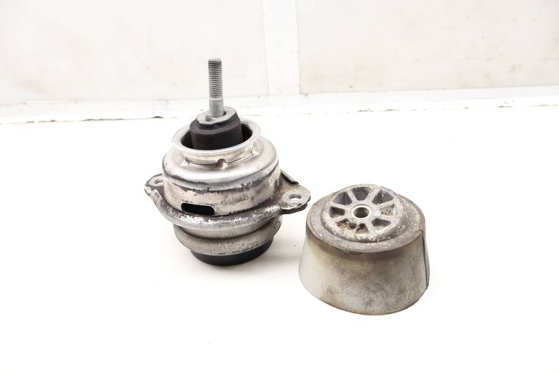 Engine / Motor Mount 7P6199131 — Used (SKU 613031)