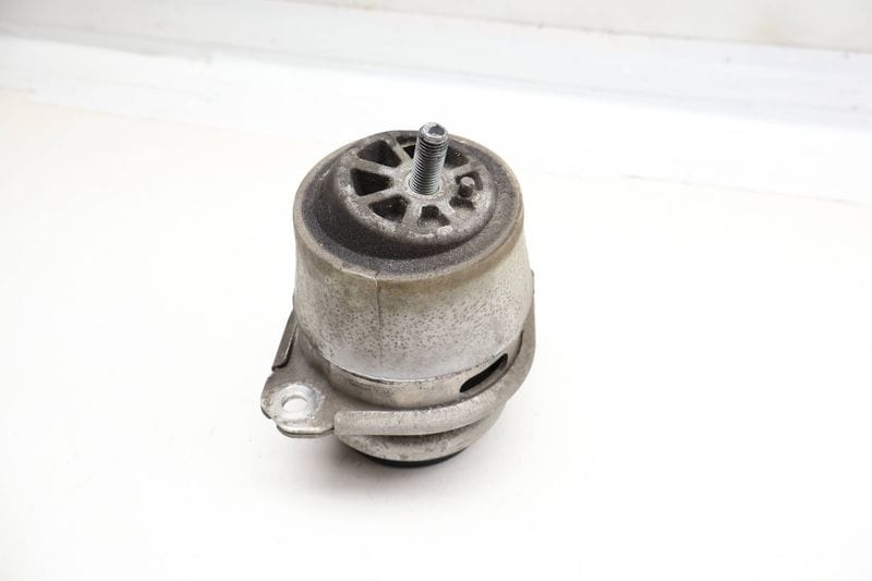 Engine / Motor Mount 7P6199131 — Used (SKU 720401)