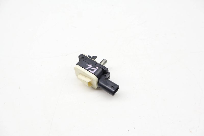 Impact / Crash Sensor 7P0959354 — Used (SKU 720272)
