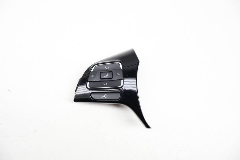 Steering Wheel Control Switch / Button 7P6959537 — Used (SKU 720186)