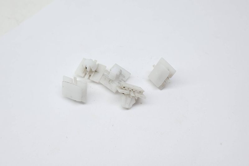 Lower Door Molding / Blade Clip Set (5) 7P0854719 — Used (SKU 720315)