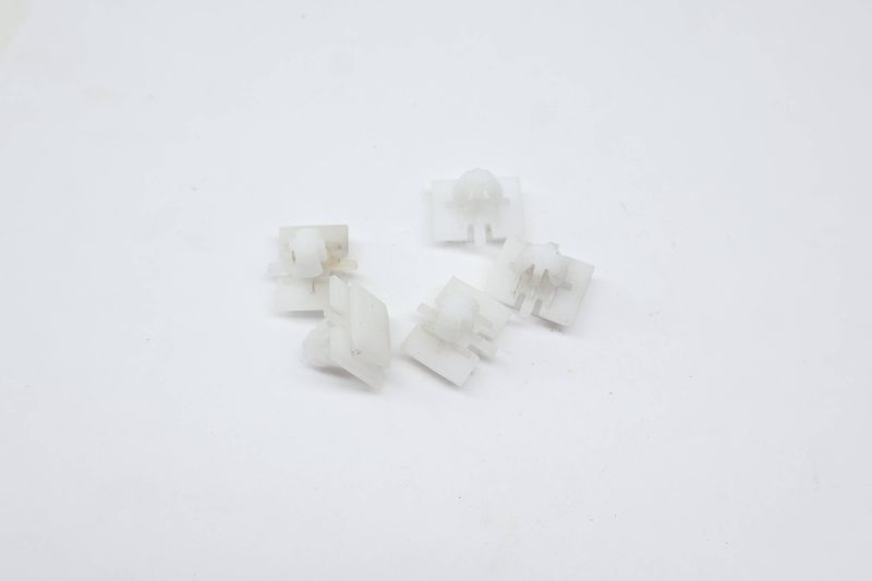 Lower Door Molding / Blade Clip Set (5) 7P0854719 — Used (SKU 720316)