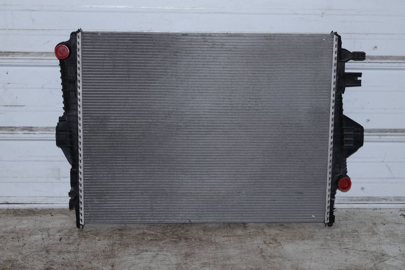 Radiator 7P0121253A — Used (SKU 720498)