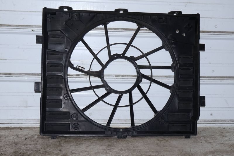 Radiator Electric Cooling Fan Housing 7P0121207B — Used (SKU 720500)