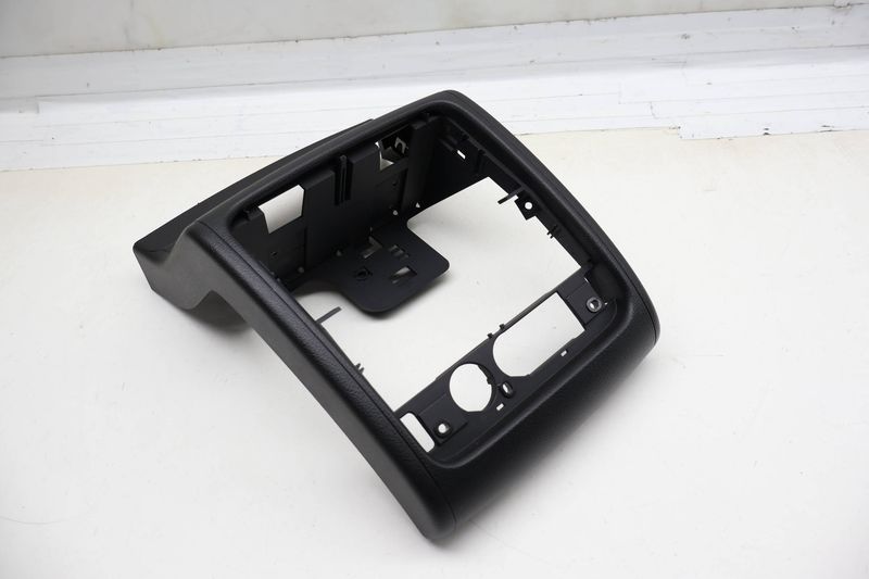Center Console Trim / Bezel 7P6864299 — Used (SKU 720066)