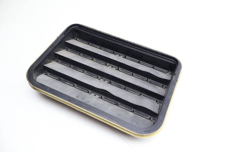 Quarter Panel Vent Trim 7PP819181A — Used (SKU 720353)