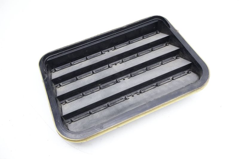 Quarter Panel Vent Trim 7PP819181A — Used (SKU 720354)