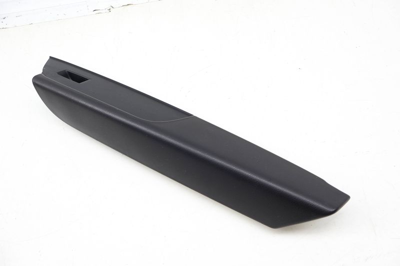 Door Panel Armrest / Switch Trim 7P6867376 — Used (SKU 720076)