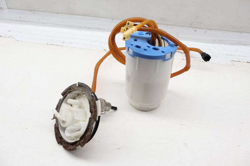 IN-Tank Fuel Pump / Flange 7P0919679A — Used (SKU 720407)