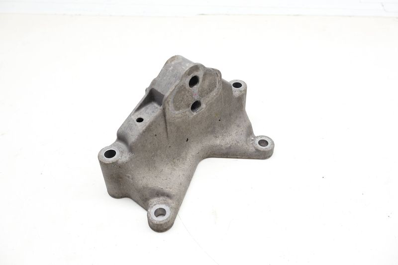 Transfer Case / Gearbox Mount Bracket 7L8399649 — Used (SKU 720386)
