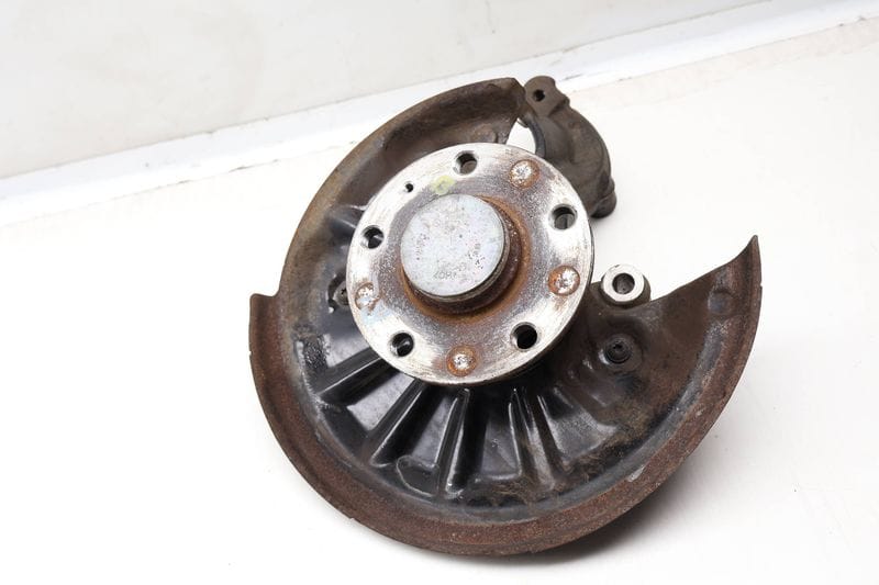 Spindle Knuckle w/ Wheel Bearing 5Q0505435F — Used (SKU 611814)