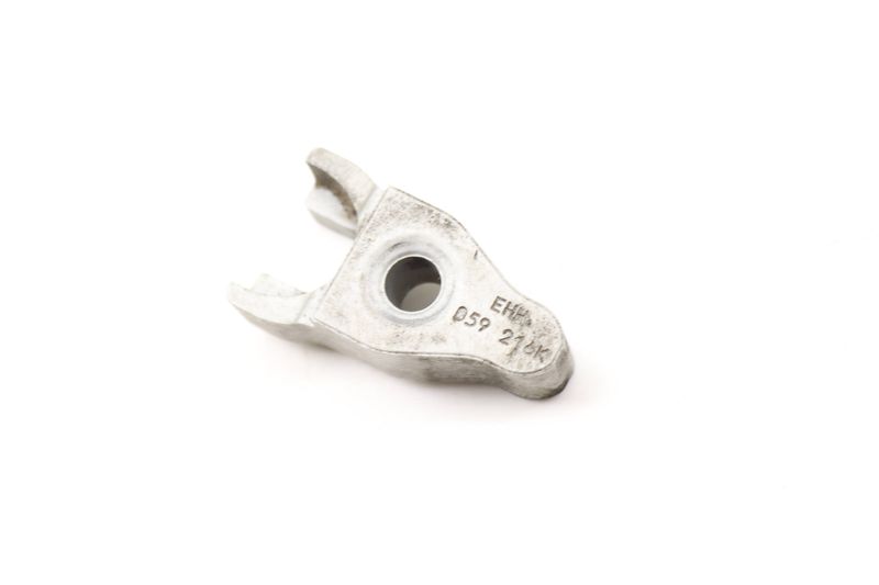 Fuel Injector Retaining Plate 059130216K — Used (SKU 599951)