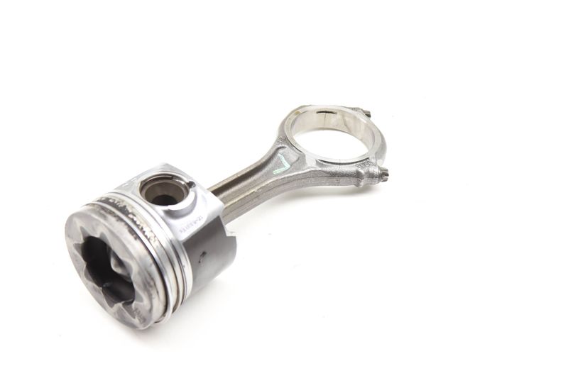 Piston w/ Connecting Rod 059107065JE — Used (SKU 599898)