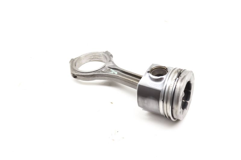 Piston w/ Connecting Rod 059107065JE — Used (SKU 599900)