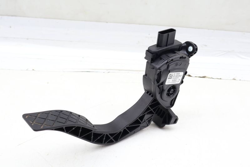 Gas Pedal / Accelerator Module 8K1723523A — Used (SKU 683891)