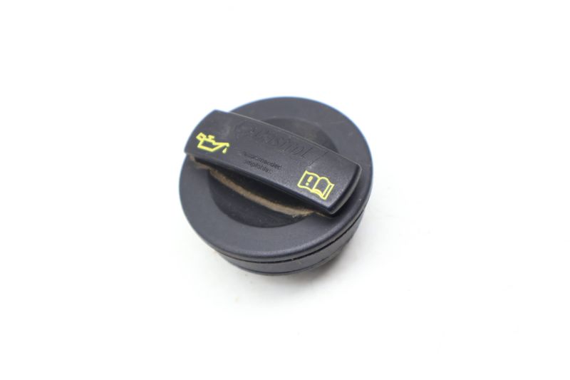 Engine Oil Cap 079103485 — Used (SKU 674598)