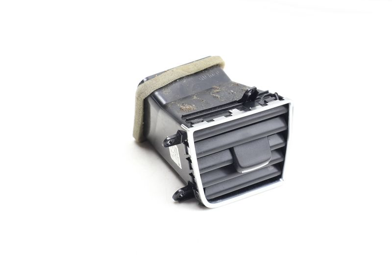 Center Air Vent 4H1820951D — Used (SKU 665077)