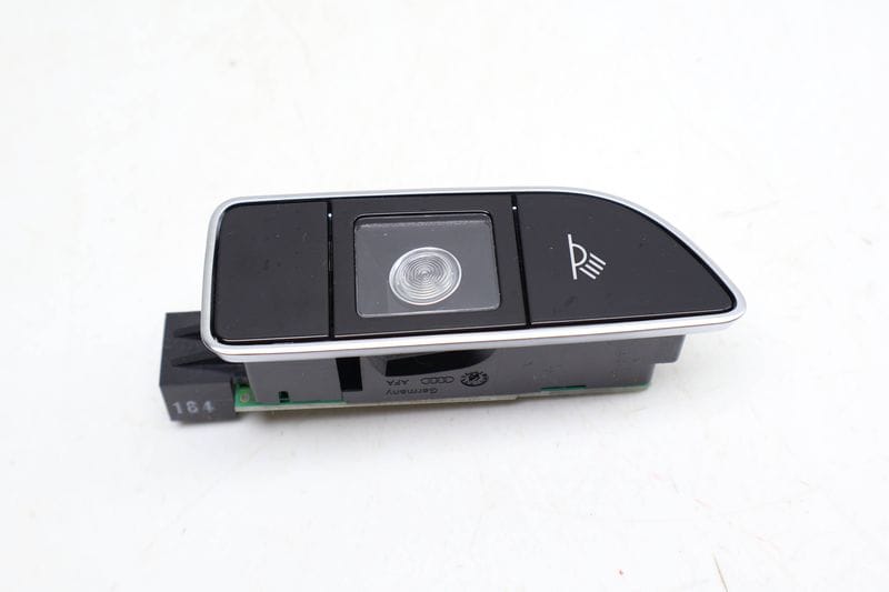 Dome / Reading Light 4H0947354 — Used (SKU 674378)