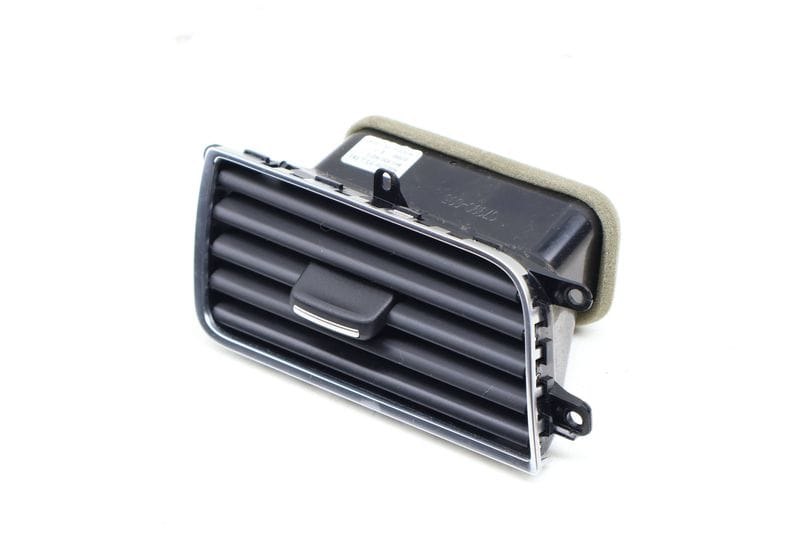 Dash Air Vent 4H1820902C — Used (SKU 674540)