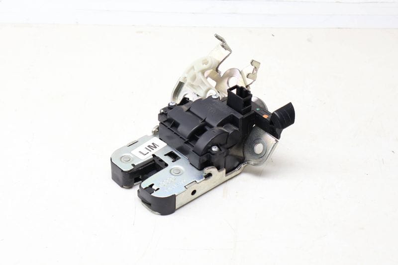 Trunk Latch / Lock 4H0827505 — Used (SKU 674552)