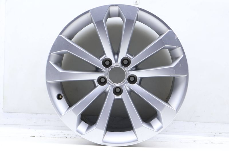 18" Inch Alloy Rim / Wheel (5 Double SPOKE) 8R0601025BM — Used (SKU 702698)