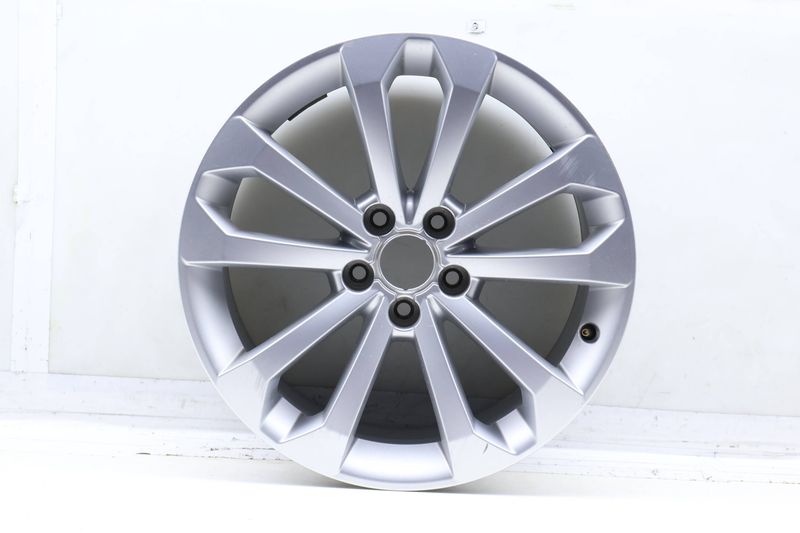 18" Inch Alloy Rim / Wheel (5 Double SPOKE) 8R0601025BM — Used (SKU 702699)