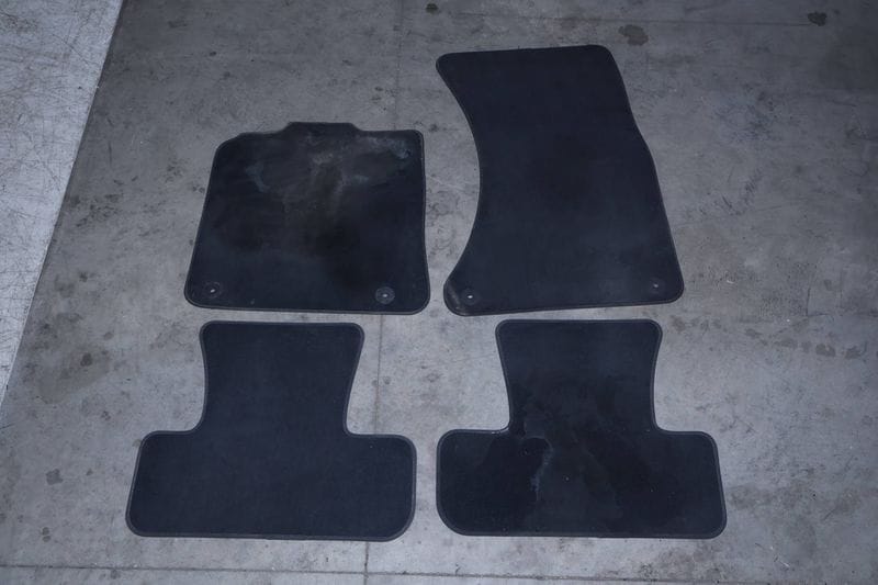 Carpet Floor Mat Set 8R0864450A — Used (SKU 702918)