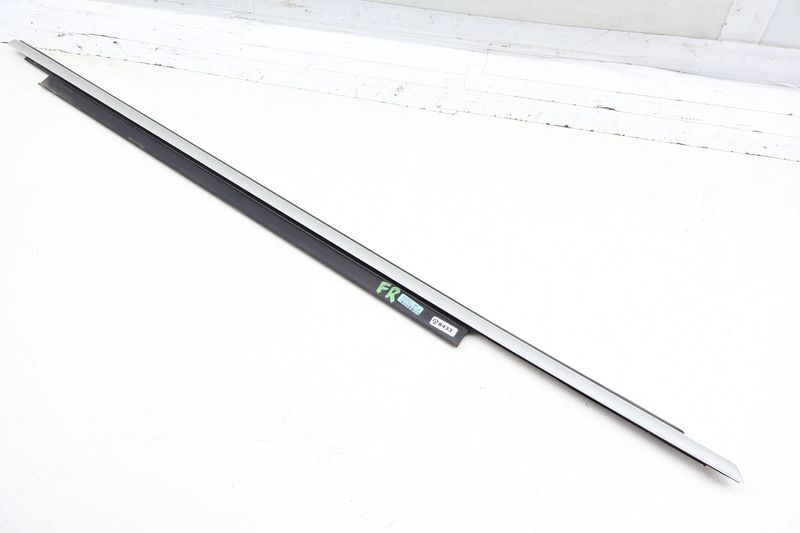 Door Window Slot Seal Trim 8R0853284F — Used (SKU 702621)