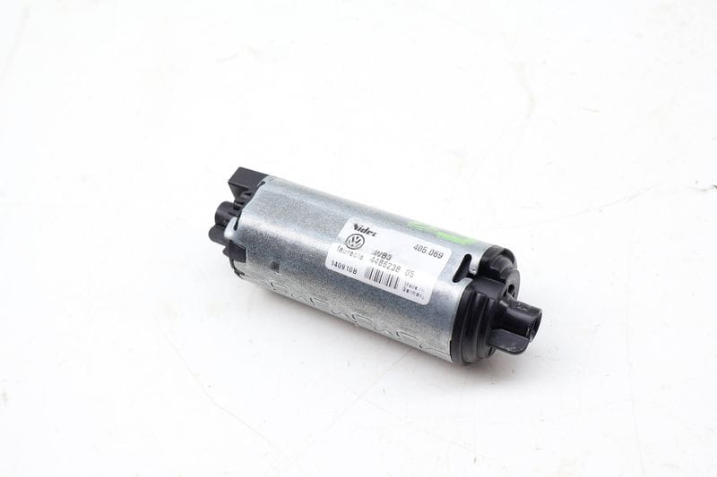 Slide / Longitudinal Seat Motor 8R0881184B — Used (SKU 702859)