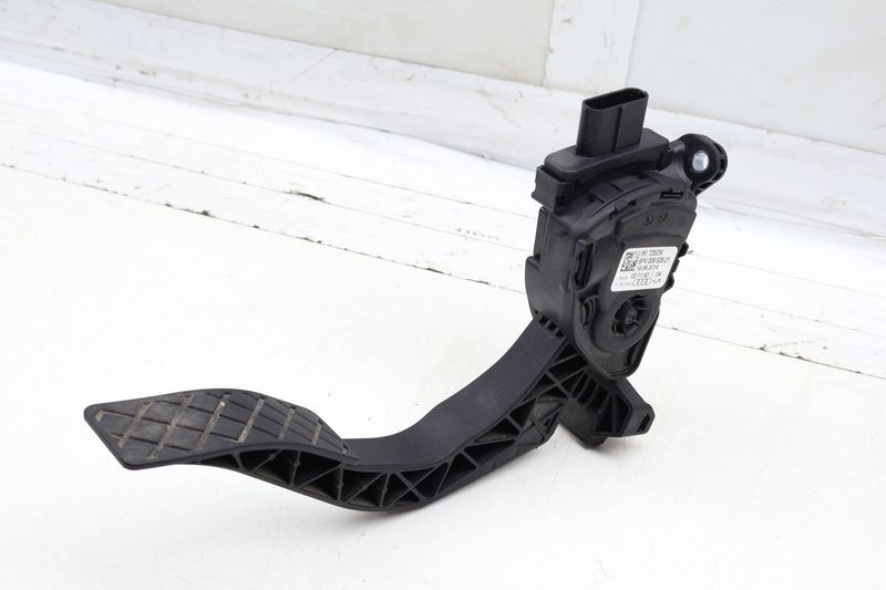 Gas Pedal / Accelerator Module 8K1723523A — Used (SKU 702558)