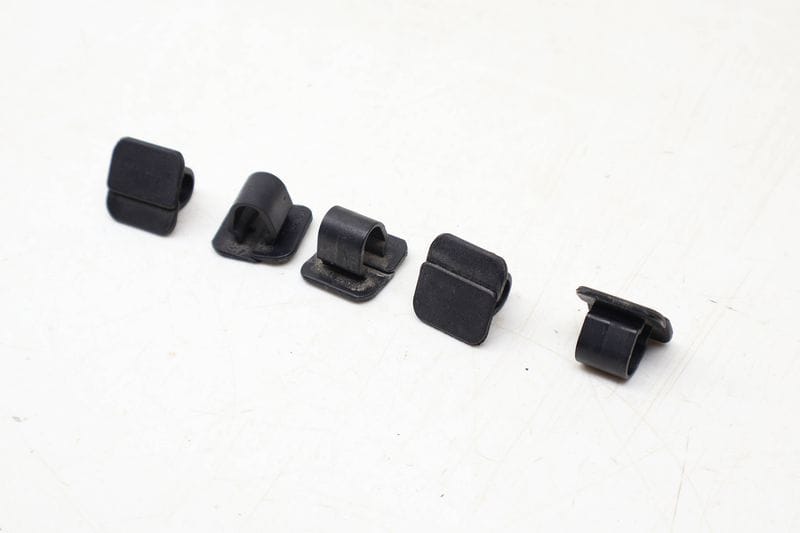 Hood Insulation / Sound Blanket Clip Set (5) 8E0863727A — Used (SKU 702561)