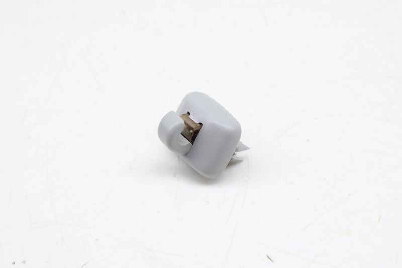 Sun Visor Clip / Bracket 8U0857562A — Used (SKU 702574)