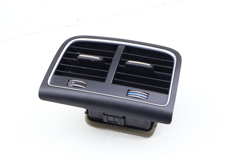 Center Air Vent 8K0819203J — Used (SKU 702595)
