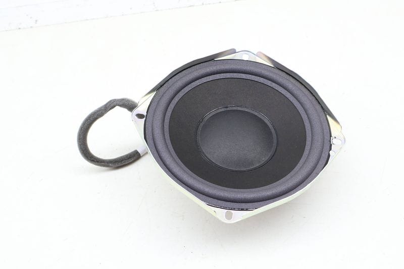 Subwoofer / Bass Box Speaker 8R0035382 — Used (SKU 702721)