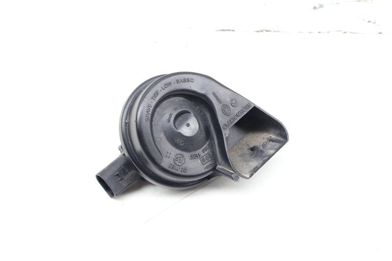 Horn (LOW Tone / FREQUENCY) 8T0951221 — Used (SKU 702643)