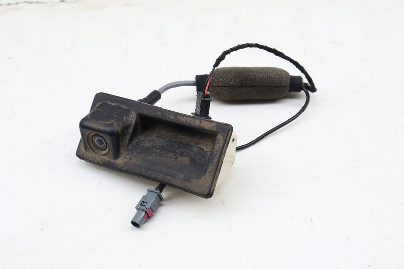 Trunk Release Handle w/ Backup Camera 5N0827566AA — Used (SKU 702498)