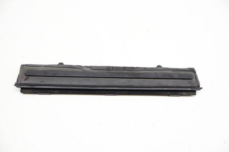 Cabin Air Filter Cover 7H1819913 — Used (SKU 720744)