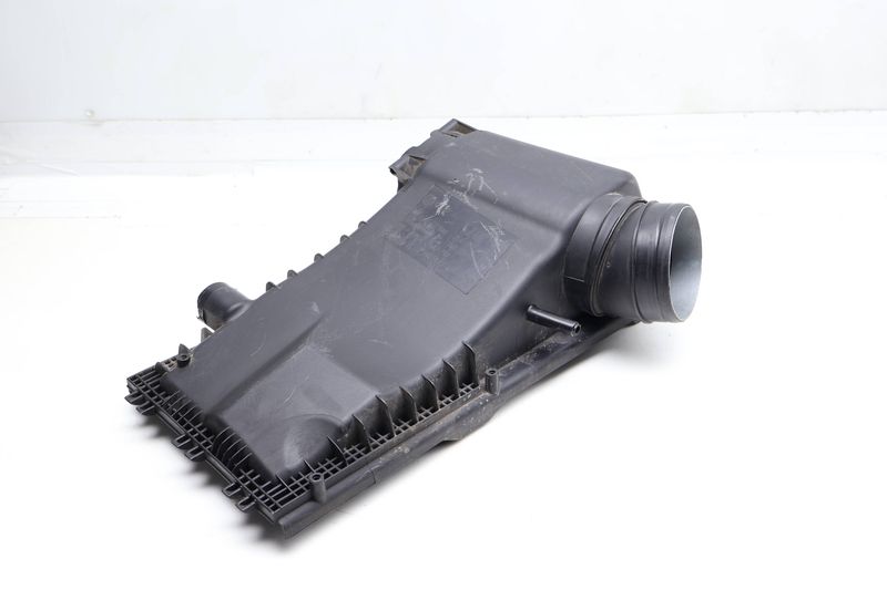 Engine Air Filter Housing / Box - Upper Half 7L6129601BB — Used (SKU 720900)
