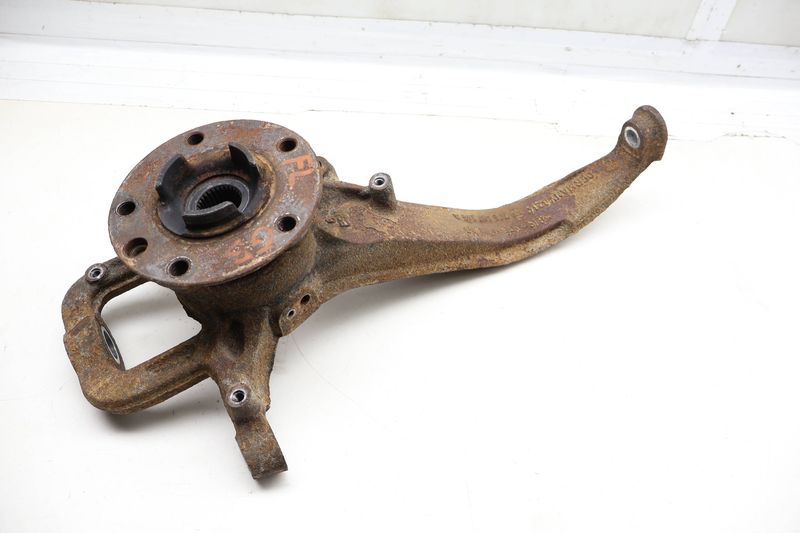 Spindle Knuckle w/ Wheel Bearing 7P6407245A — Used (SKU 720984)