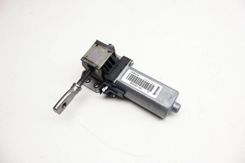 Front Tilt / Rake Seat Motor w/ Transmission 7L0959762A — Used (SKU 720716)