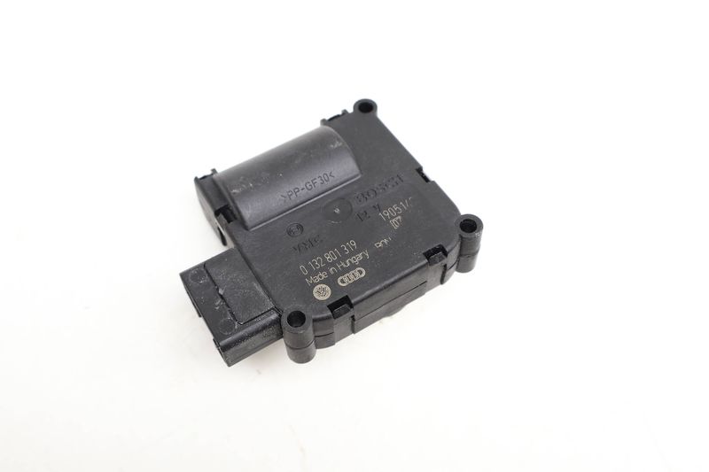 HVAC Flap / Servo Air Motor / Actuator 4F0820511B — Used (SKU 720568)