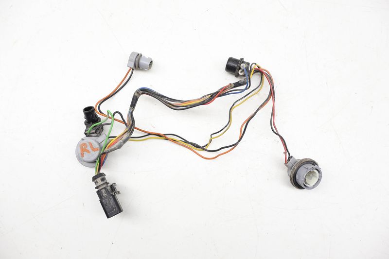 Lower Tail Light Bulb Socket Holder / Harness 4L0945221A — Used (SKU 721088)