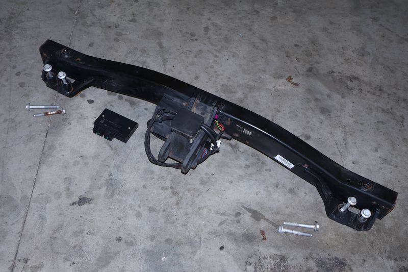 Bumper Reinforcement / Trailer Hitch Kit 4L0803921F — Used (SKU 609946)