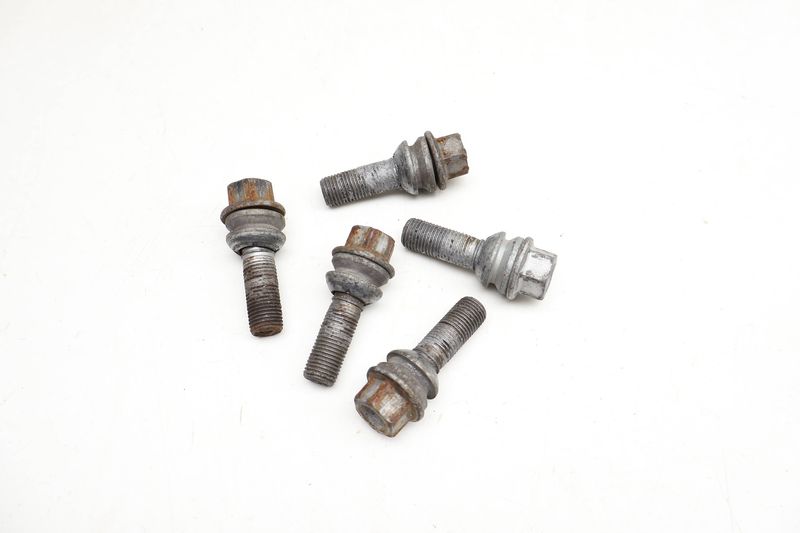 Wheel Lug Nut / Bolt Set WHT001693 — Used (SKU 720764)