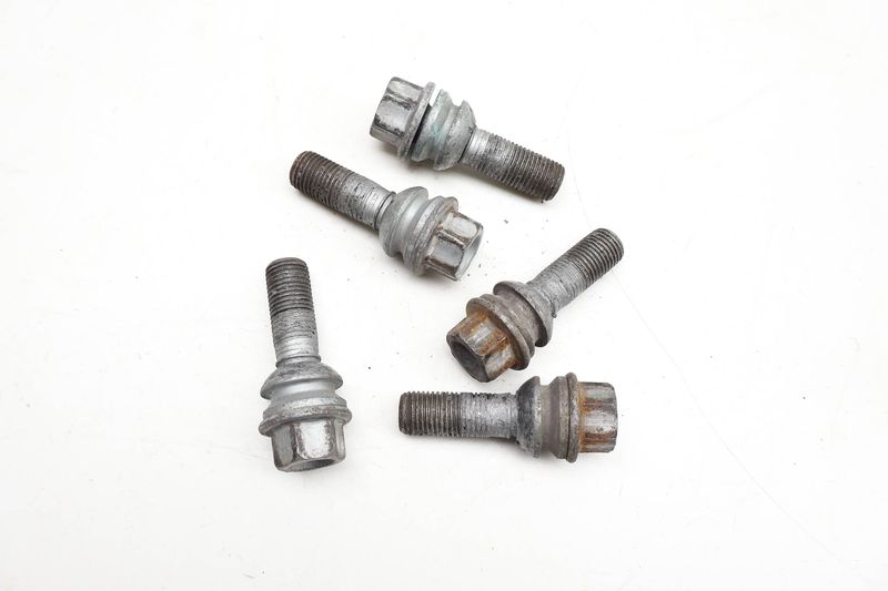 Wheel Lug Nut / Bolt Set WHT001693 — Used (SKU 720765)