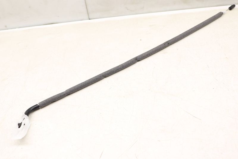 Interior Door Handle Release / Bowden Cable 51217259827 — Used (SKU 521152)