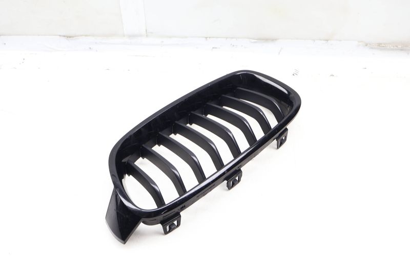 Bumper Kidney Grille 51137260497 — Used (SKU 659352)
