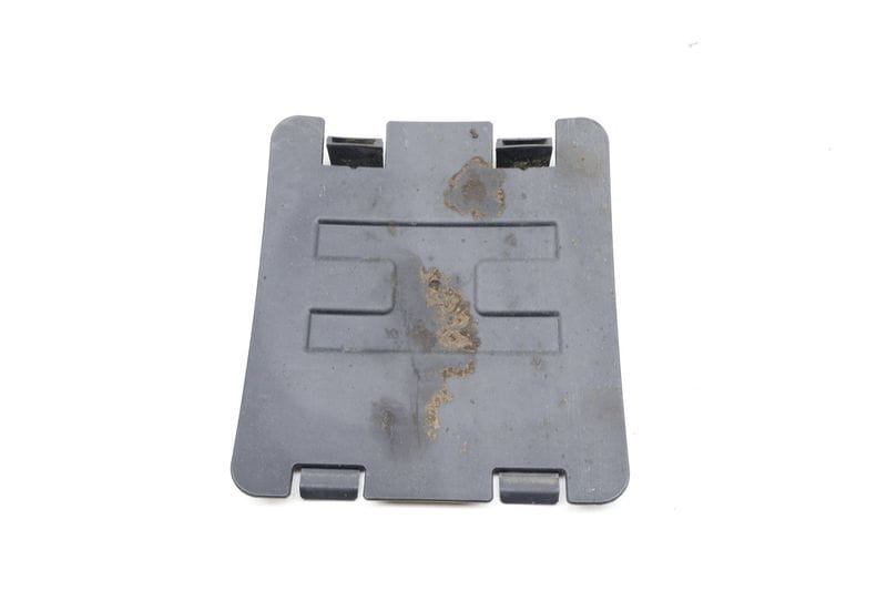 Fender Liner Insert / Bulb Replacement Cover 51717260397 — Used (SKU 659362)